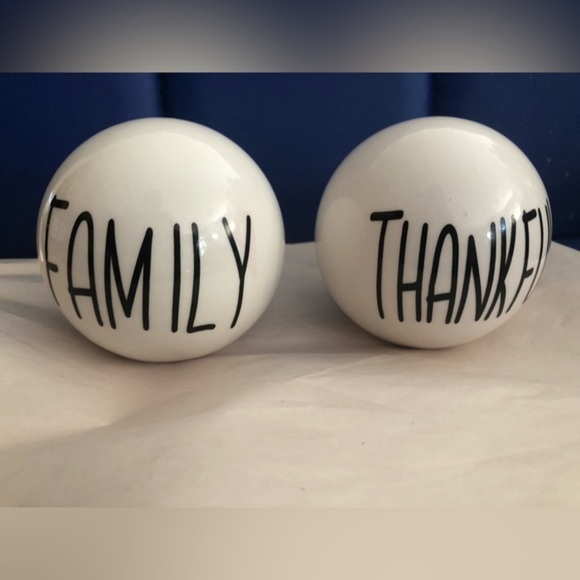 2 Ivory ceramic farmhouse tabletop paper weight decor Love Family Thankful new - Picture 2 of 15
